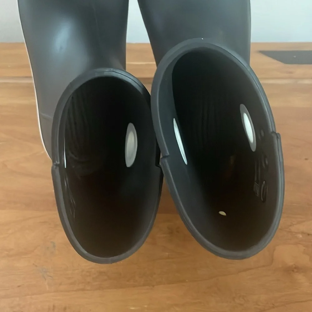 CROCS Jaunt Shorty Black Boots Size 7